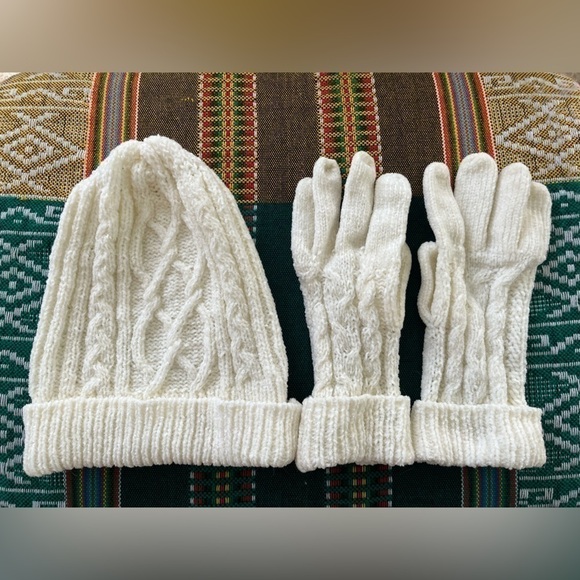 Denver Hayes Accessories - DENVER Hayes Knit Toque and Gloves Set
